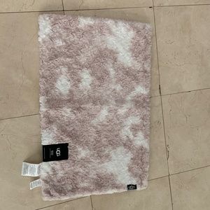 New UGG Marissa bath rug